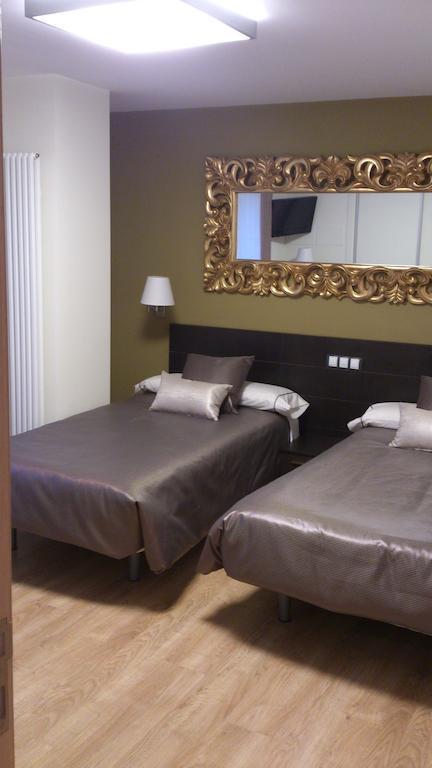 Hostal Restaurante La Muralla Oña Habitación foto