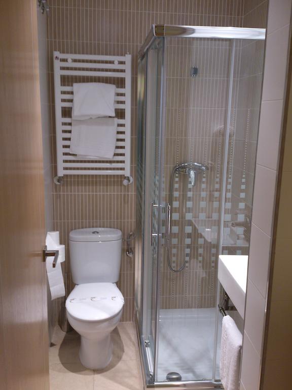 Hostal Restaurante La Muralla Oña Habitación foto